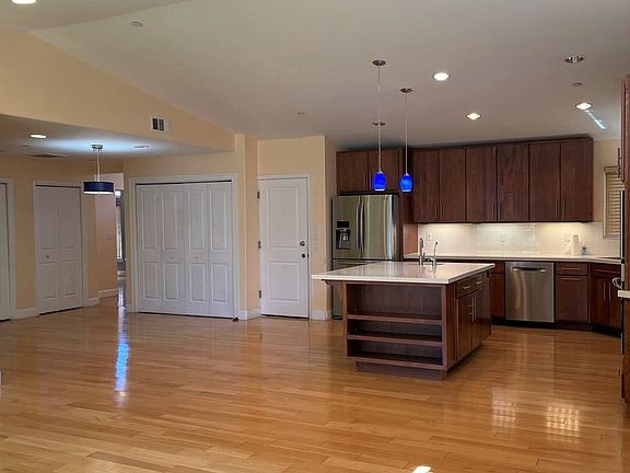 5th image of 1036 Kenbridge Ct