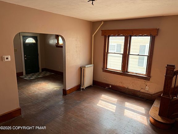 4th image of 295 Andover St