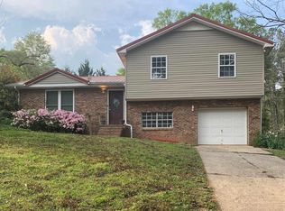 1113 Hillcrest Dr, Weaver, AL 36277