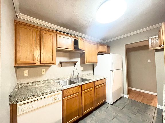 5th image of 525 Cumberland Dr