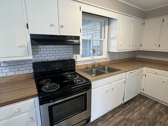 4th image of 426-428 Moody St