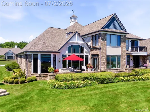 1564 Edison Shores Pl #28, Pt Huron, MI 48060