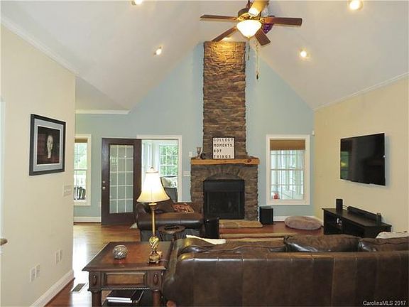 4th image of 152 Cedar Lake Dr