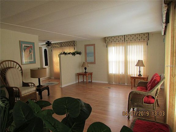 3rd image of 477 Leslie Dr
