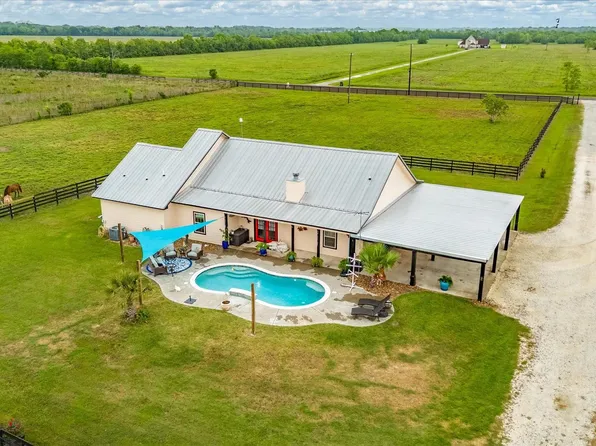 1755 McBride Devillier Loop, Winnie, TX 77665