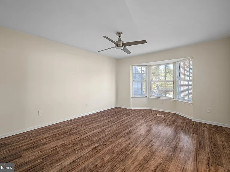 817 Thoreau Ln — Photo 10