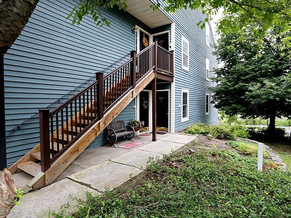 4th image of 382 Cambridge Dr