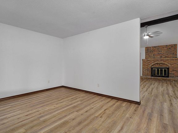 4th image of 1221 S John Avenue