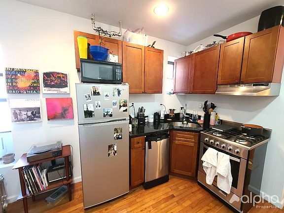 4th image of 1431 York Ave #4R