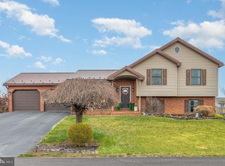 348 Suelinn Dr, Chambersburg, PA 17201