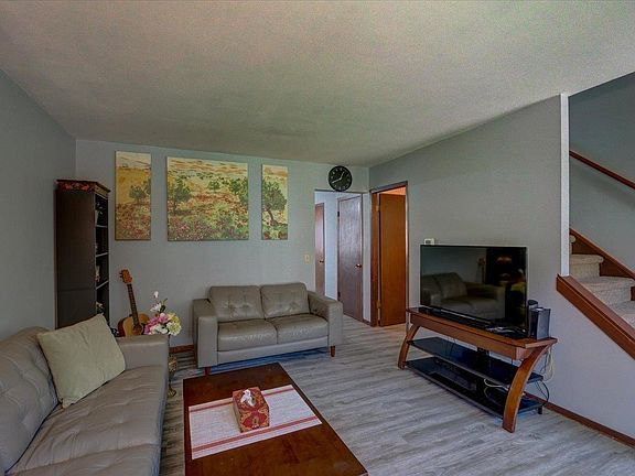 4th image of 132 N Lakewood Gdns #132