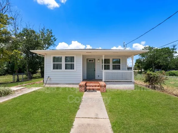 908 Liberty Ave, Seguin, TX 78155