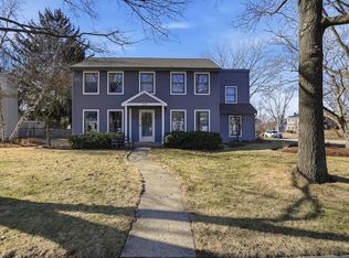 545 Blackhawk Dr, Batavia, IL 60510