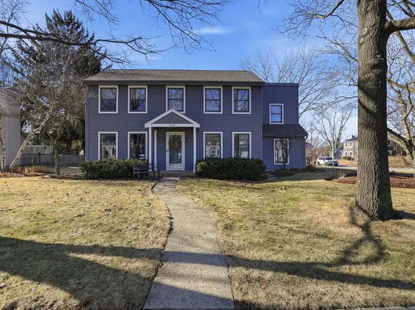545 Blackhawk Dr, Batavia, IL 60510