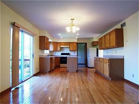 4th image of 6211 Blackstone Ct