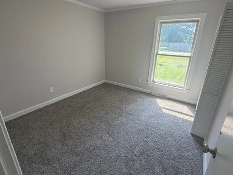 2146 Crescent Dr — Photo 4
