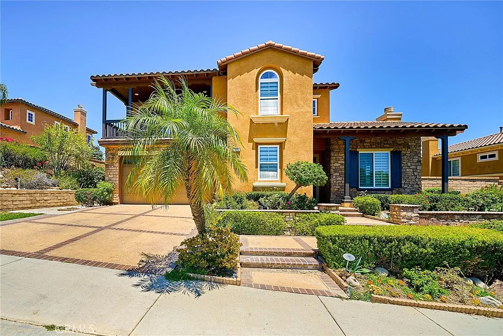 4 bed, 4.5 bath, 4142 sqft, $5,000 — Photo 3