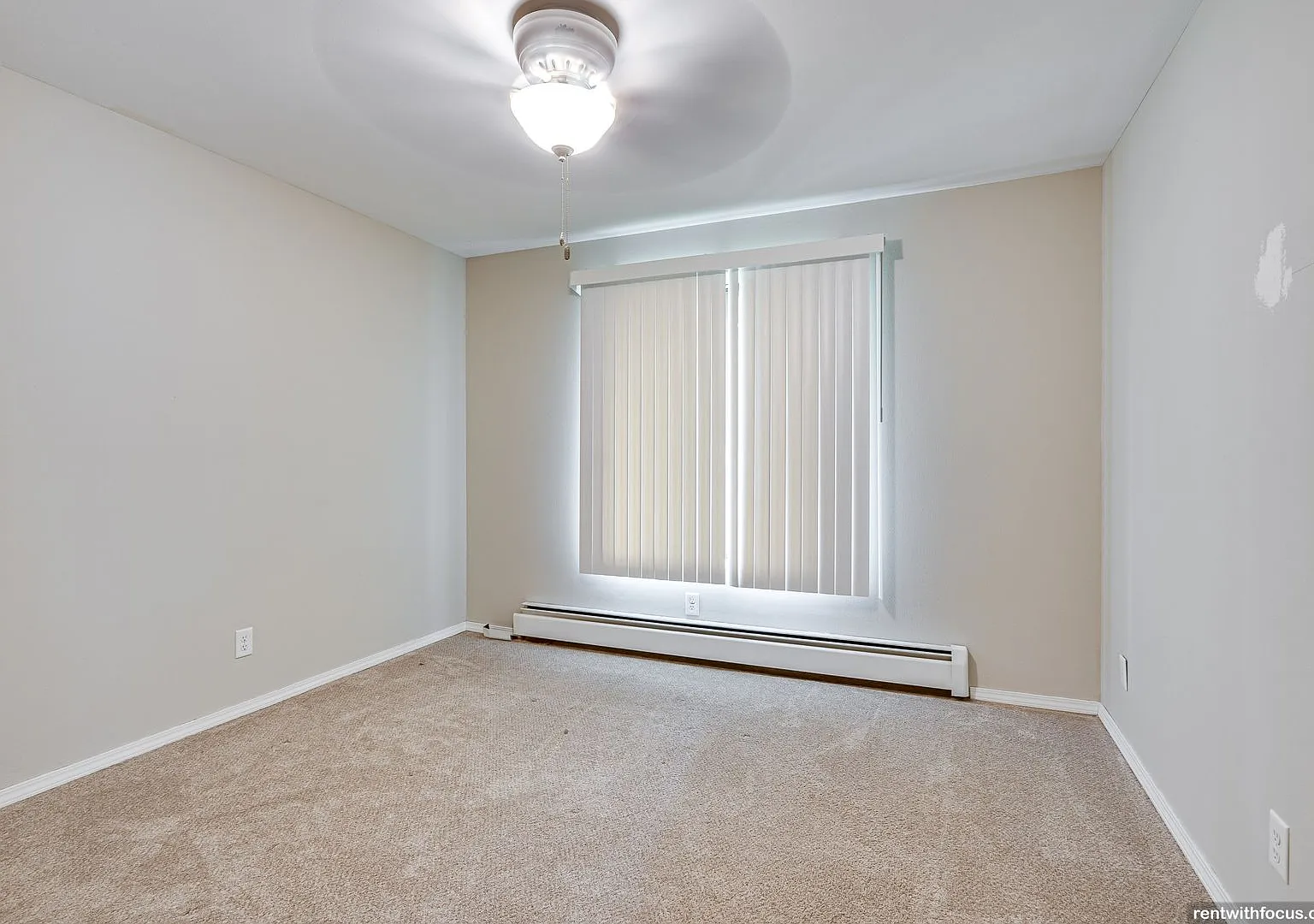 Camelot Court Apartments (Calumet Terrace) — Photo 4