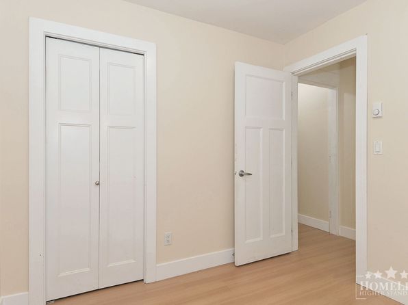 2 bedroom rental in Surrey — photo 10
