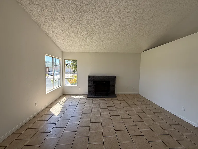 480 Prairie Way — Photo 4