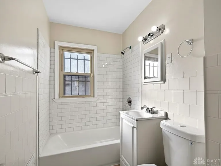 528 Crestmore Ave — Photo 2