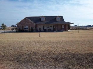 6374 Meadowlands Dr, Krum, TX 76249