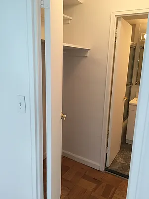 Rented by Carlyle Property Management | media 8