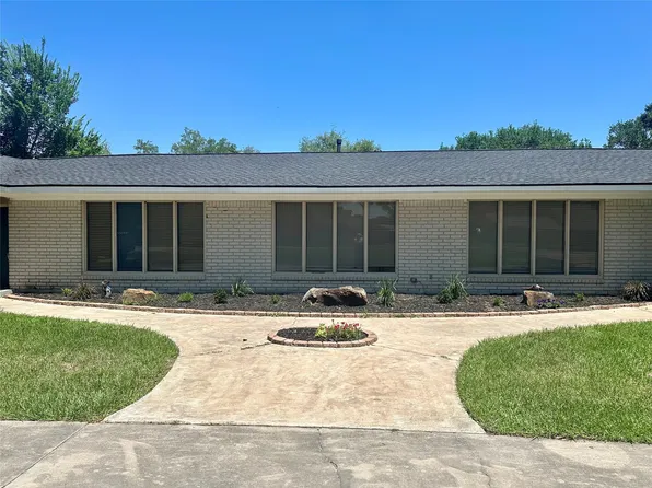 601 6th St, Bay City, TX 77414