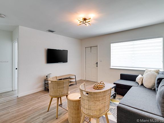 5th image of 62 NW 42nd St #62