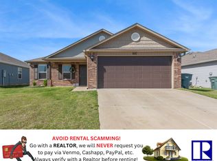 992 E Starling St, Fayetteville, AR 72701