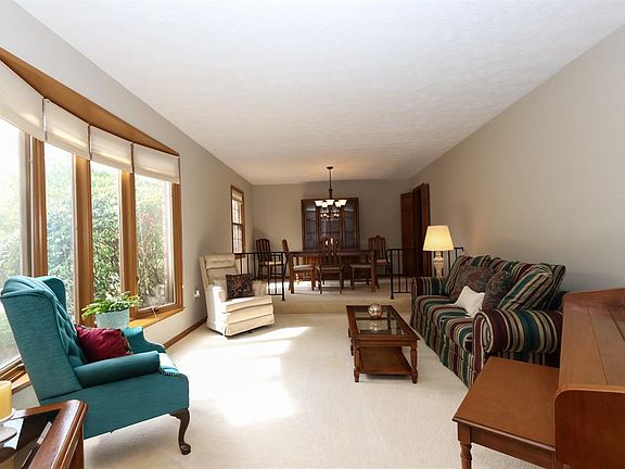 5th image of 7588 Lake Meadow Ct