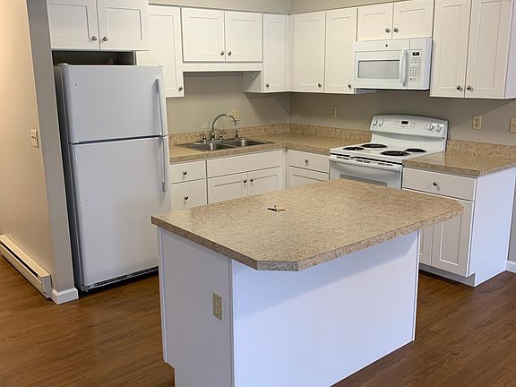 Updated kitchen and appliances