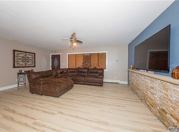 3rd image of 21 Lake St
