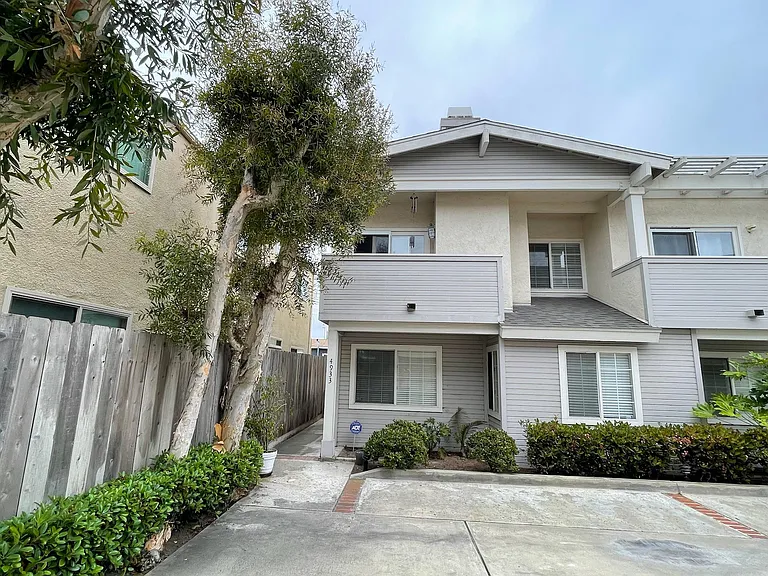 4933 Brighton Ave — Photo 1