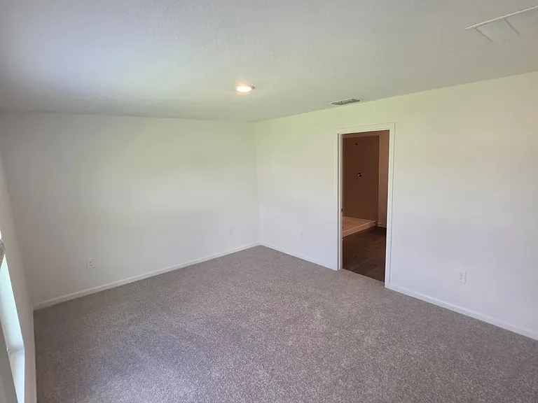 3739 NE 32nd Ct — Photo 6