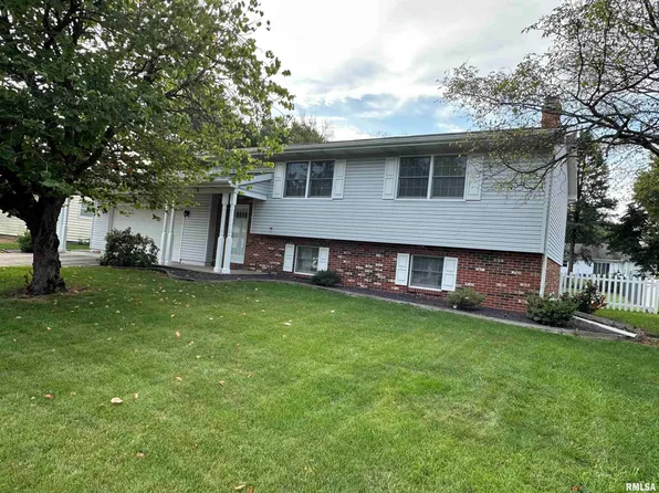 9 Briarwyck Dr, Jacksonville, IL 62650