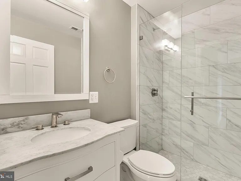 5501 Montgomery St — Photo 23