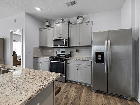 4th image of 75 Grace Ann Ln