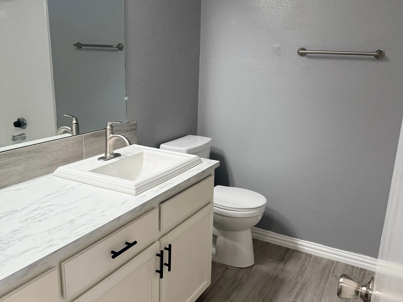 2 bed, 2.0 bath, 1077 sqft, $1,795 — Photo 3