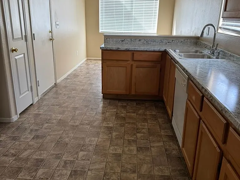 2228 Cambridge Elms St — Photo 8