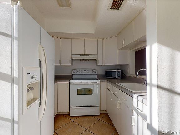 4th image of 20909 SW 84th Ct #20909