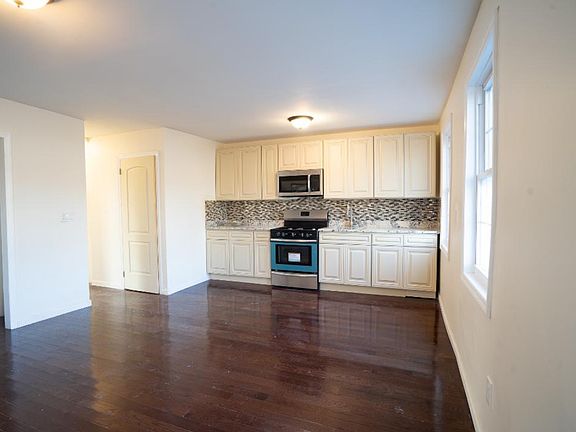 5th image of 11446 210th St