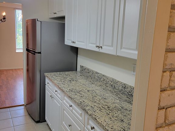 4th image of 9701 Fields Rd #407-1
