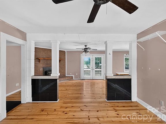 3rd image of 4522 Pleasant Grove Rd