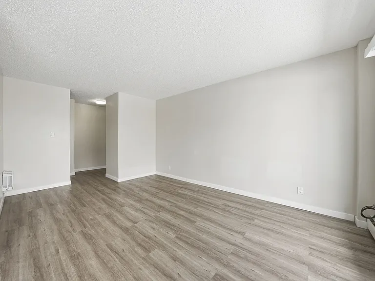 633 28th St W — Photo 28