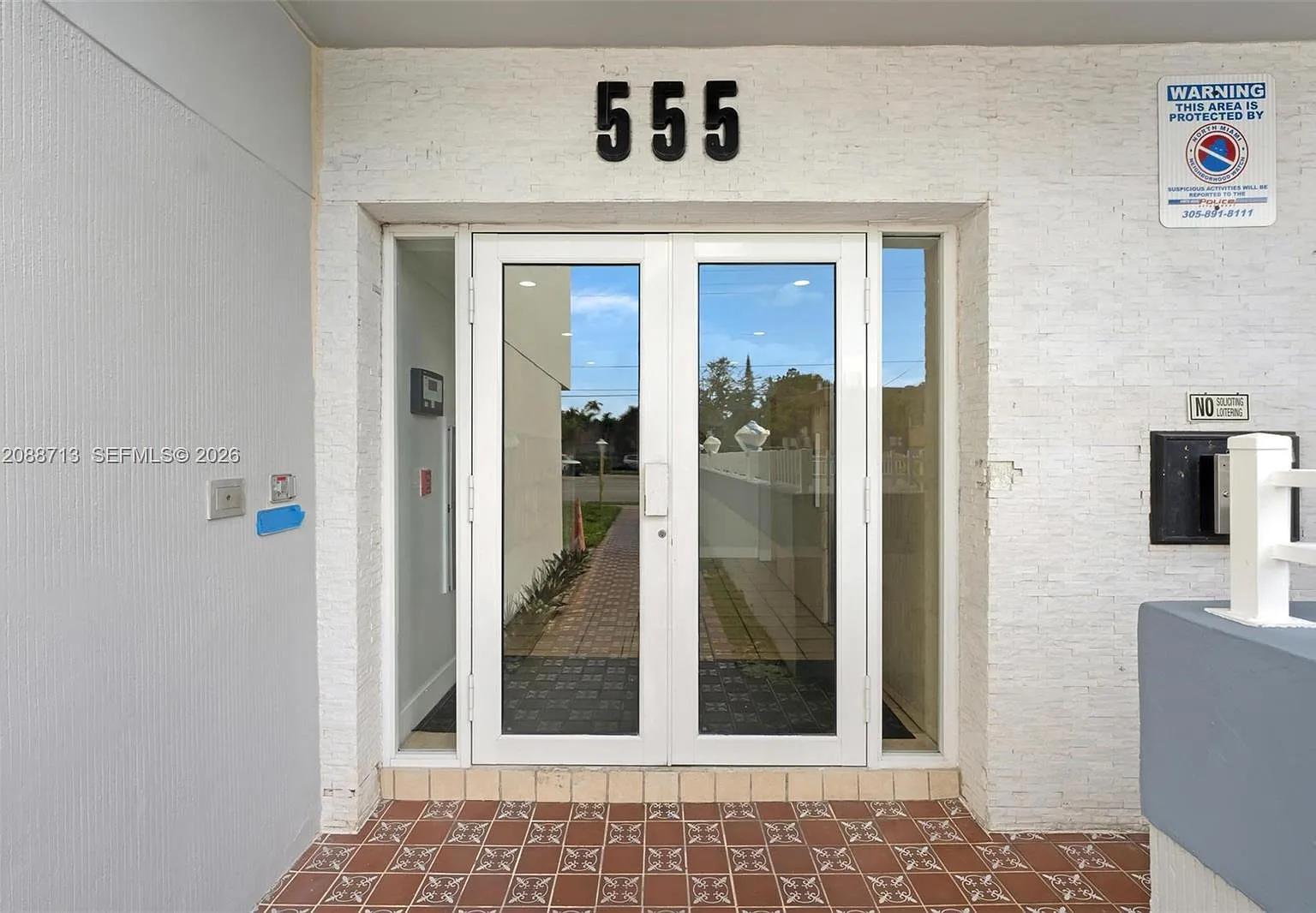 The Leeward Condo — Photo 2