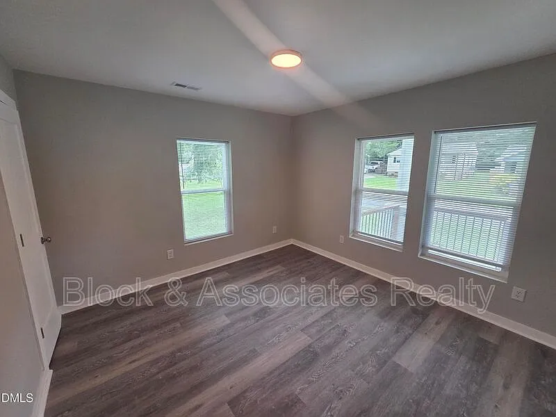 3 bed, 2.0 bath, 1200 sqft, $1,700 — Photo 4