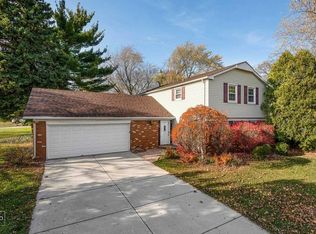 340 Weidner Rd, Buffalo Grove, IL 60089