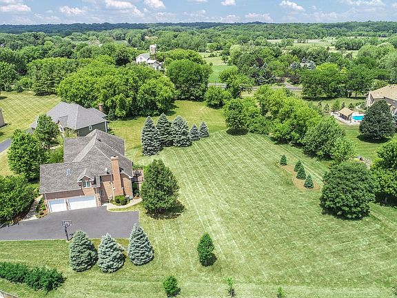 4th image of 39W296 Cambridge Ct