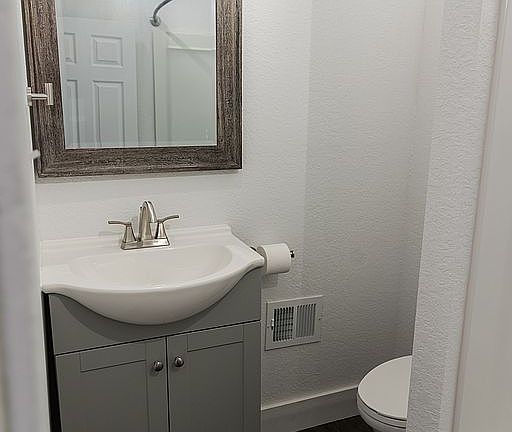 5th image of 210 E 5th St